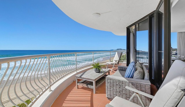 Absolute Beachfront on Albatross - SeaView 3 bed in Mermaid Beach