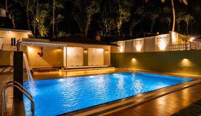 Alaya StaysTwisted Tree Together 2-BHK Villa with Shared Pool