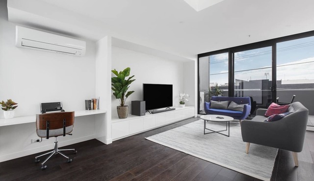 Appleton Heights A Modish Two storey Townhouse in Richmond