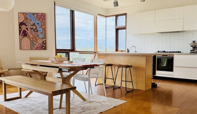 Architectural Coastal Retreat. 100m to Beach in Golden Beach