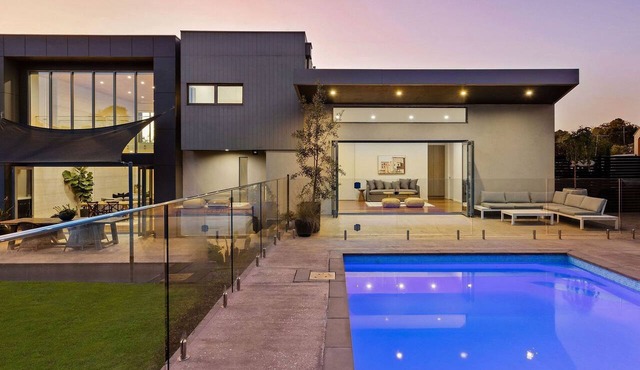 Augusta Private Acre Escape in Mount Martha with pool in Mount Martha
