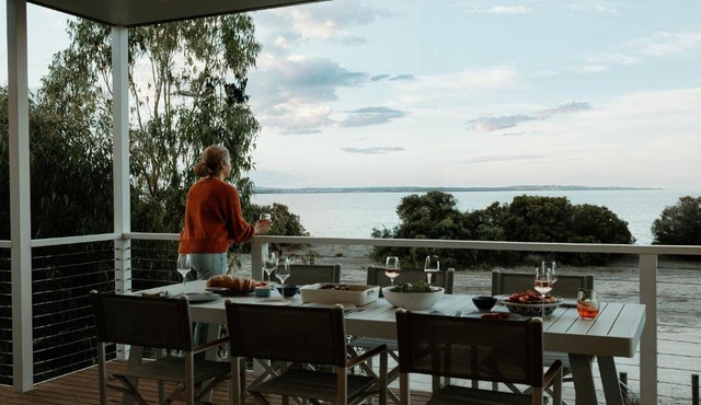 Avalon Beachfront - Kangaroo Island in Nepean Bay