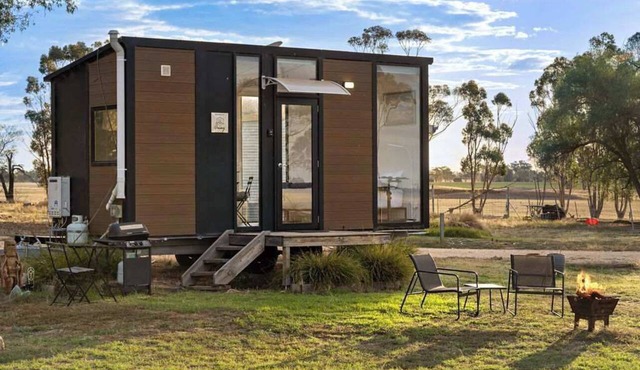 Avondale Heights by Tiny Away in Banyena