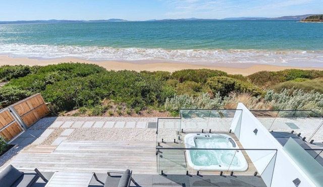Award-winning beachfront luxury in Cremorne in Cremorne