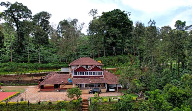 Balekhan Homestay - Heritage & Mountain View in Chikmagalur