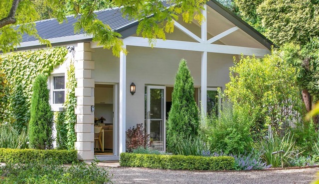 Banyula Annex - superb contemporary styling and modern amenities in Burradoo