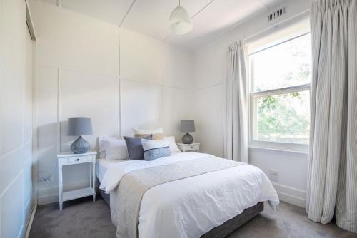 Barker Cottage with Spa in Flinders in Flinders