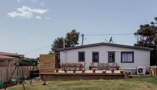 BASK at Bicheno - Cute Two Bedroom Getaway in Bicheno
