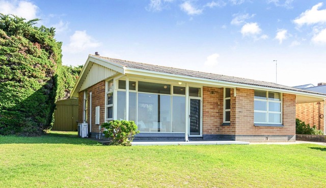 Battye Cottage Beautiful Sea Views All Year Round in Encounter Bay