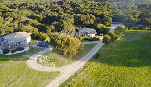 Beach and bush. Ideal peaceful getaway for families or couples. in Sandy Point