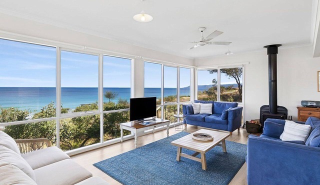 Beach View - Combining great views while being only a 1 minute walk to the Fairhaven Beach in Fairhaven