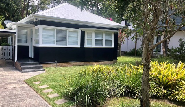 Beach Vintage - the quintessential 1960's beach house just 150m from Pearl Beach in Pearl Beach