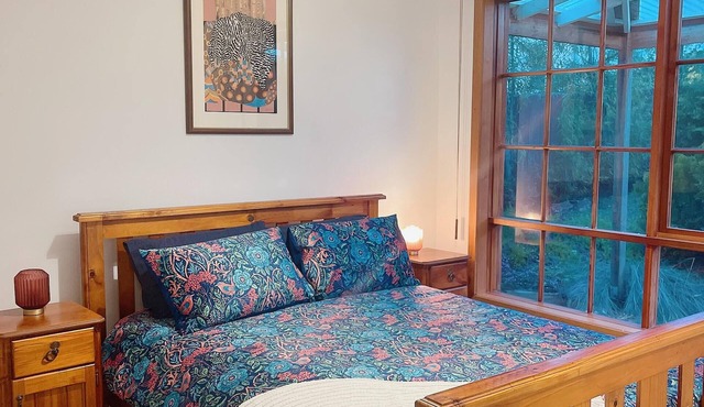 Beautifully renovated Cottage 300m to Beach in Blackmans Bay