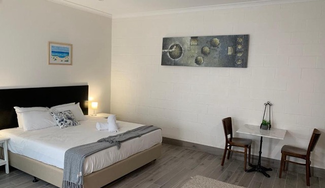 BENDIGO HIGH ST MOTEL - Kitchenette in each room in Bendigo