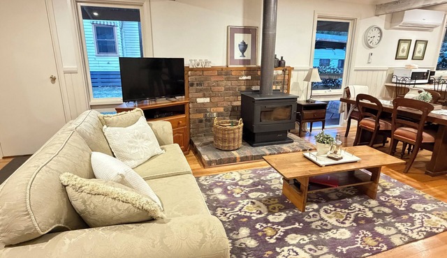 Berry Lodge- A Sweet Country Escape! in Jamieson