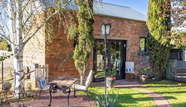 BERRY STABLE - CHINOISERIE CHIC IN TARADALE in Taradale