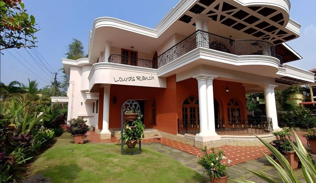 Blissful Lourdes Ranch Elegant Modern Villa featuring a Lush, Private Garden