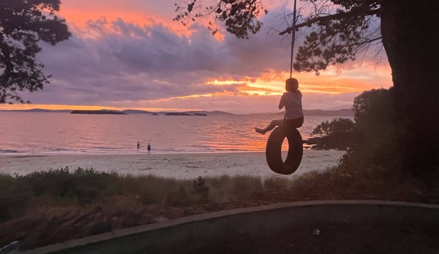 Blue Lagoon Beach House - Absolute Beachfront! Dodges Ferry in Dodges Ferry