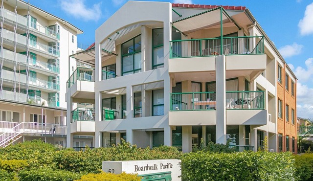 Boardwalk Pacific 8 - Beachfront Bilinga - Min. 3 Night Stays! in Bilinga