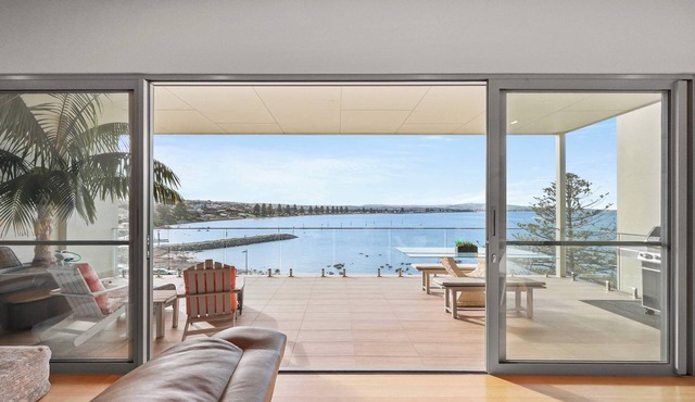 BOOK 3, PAY FOR 2 NIGHTS The Bluff Villa 4-121 Franklin Pde Encounter Bay in Encounter Bay