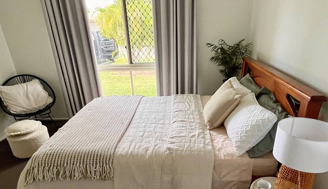 Botanic - Centrally Located 4 Bed 2 Bath Home in Townsville in Kirwan