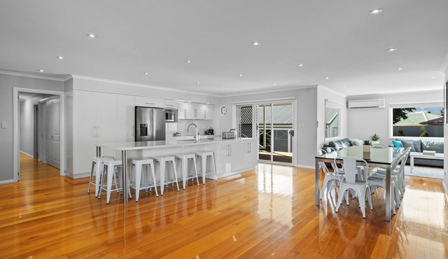 Bowden House -Huge Family Home In Hobart -8 Bedroom, 6 Bathroom, 5 Living zones in Glenorchy