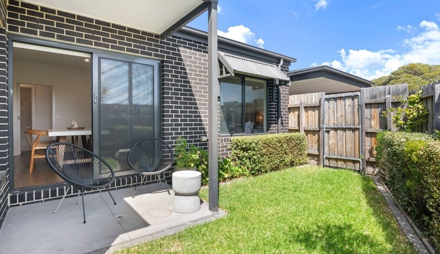 Bright 2-Bed Glenroy Home with Courtyard in Glenroy