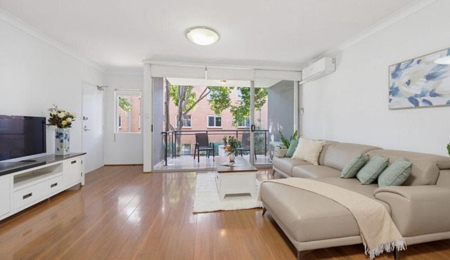 Bright 2BR Apartment Alexandria Location in Sydney