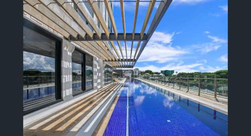 Bright CBD 2 bedroom resort-style escape in Brisbane
