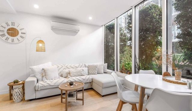 Brighton 1-Bed Apartment with Balcony in Brighton