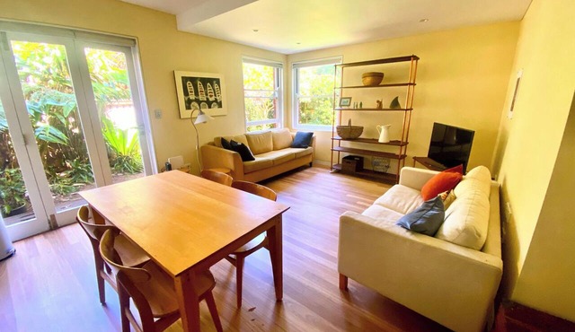 Bronte Beautiful Garden Apartment 8 min walk form beach in Bronte