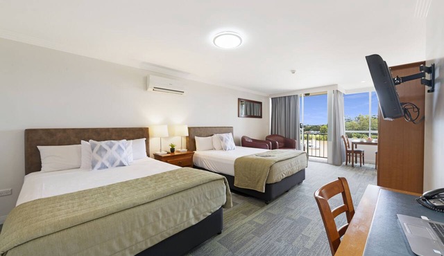 Burnett Riverside Hotel in Bundaberg Central
