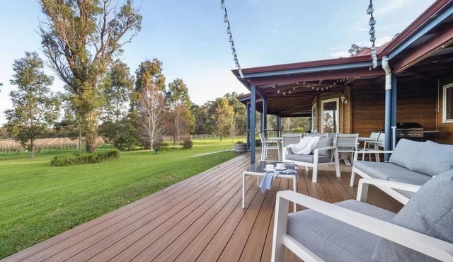 Burton Farmhouse Reconnect with Nature and Family in Wilyabrup