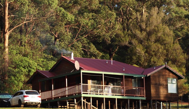 Cabins nestled in 170 acres of old growth forest near the Valley of the Giants. in Walpole