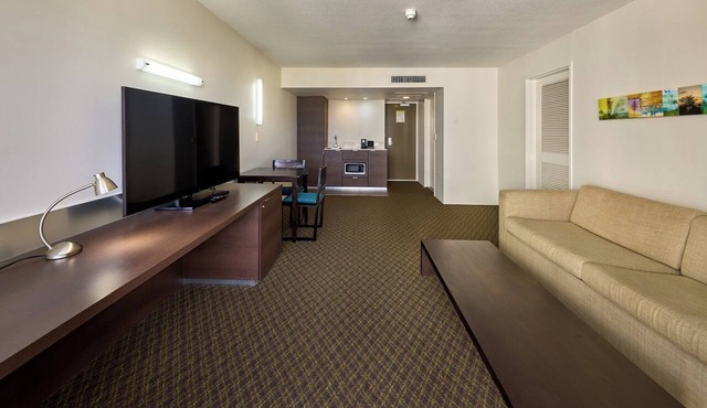 Cairns Harbourside Hotel in Cairns North