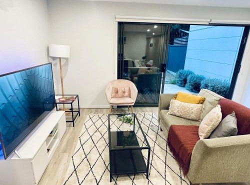 Calm Getaway Close to Airport in Melbourne