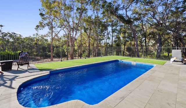 Casa Dee - Rural Family Retreat. Heated pool. 5 mins from Dunsborough Town/Beach in Quedjinup