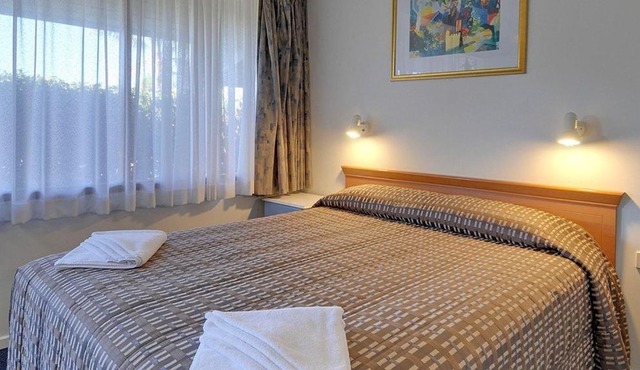 Cedar Lodge Motel in Morwell