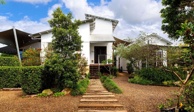 Centrally located and a nice walk to the bay in Tin Can Bay