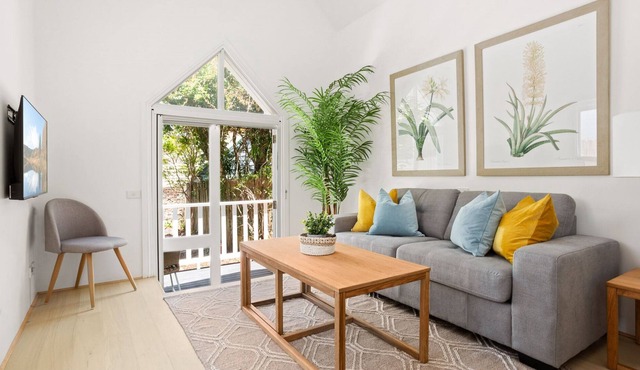 Charming 2-Bed Inner City Cottage near Shops in Balmain