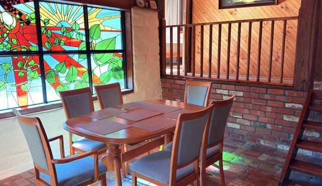 Charming mud brick retreat in the heart of Cockatoo, in Cockatoo