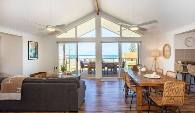 Chic coastal holiday home in Ledge Point