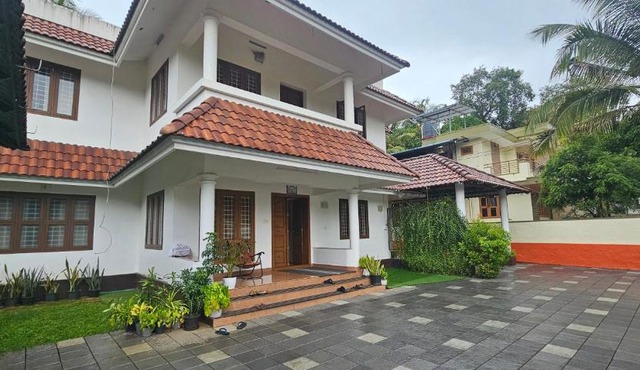 Chirakkal House AC 2BHk house near Amala Hospital