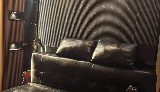 Cityscape, Siddha Xanadu, Newtown: Gym, pool, restaurant, garden, 24/7 security.