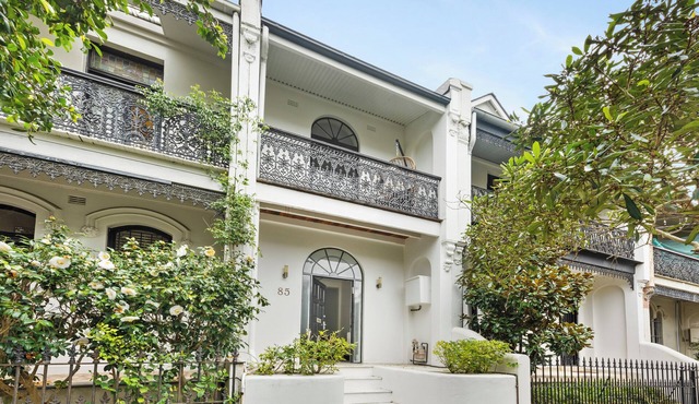 Classic 3BR terrace over 3 levels, great location w/parking, pets allowed in Paddington