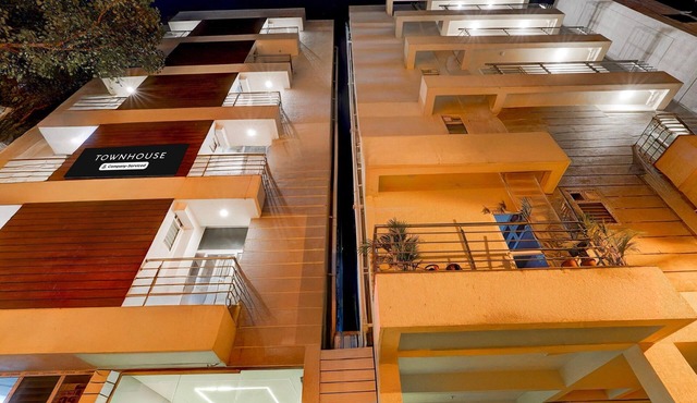 Classic With Balconyroyal Avenue