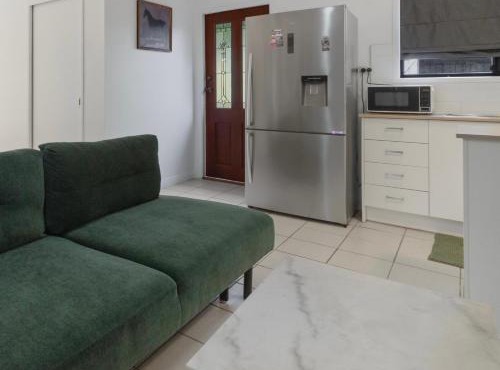 Classy Modern self contained Studio- Private & Peaceful in Wellington Point