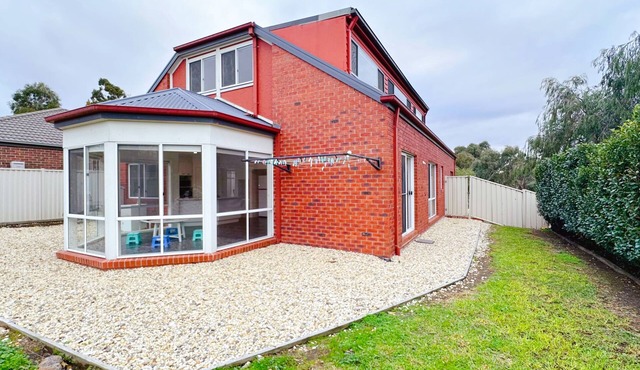 Close to Airport/TrainStation/Shopping/ParkSide/4B in Craigieburn