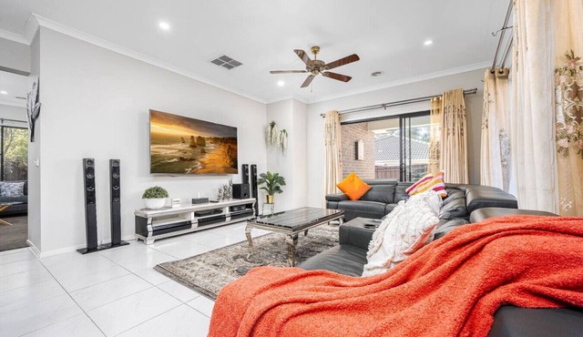 Cloverlea Spacious 4BR Yarra Valley Getaway in Chirnside Park