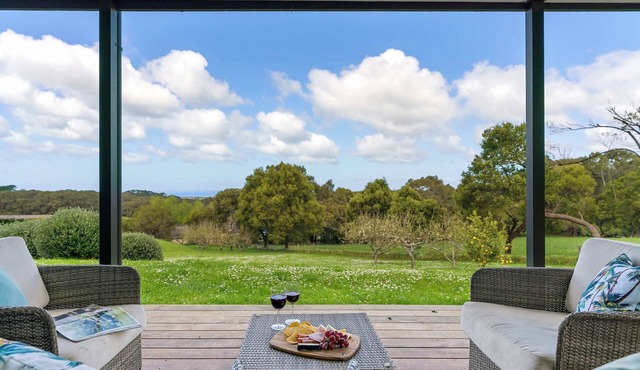 Coast n' Country - Bay Views, Pool, Games in Red Hill South